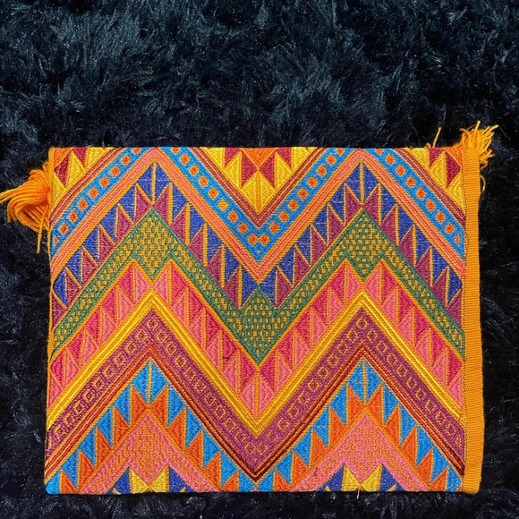 Guatemala handmade clutch - Picture 2 of 3